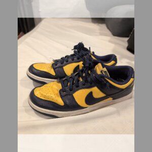 Nike dunk low Michigan size 12